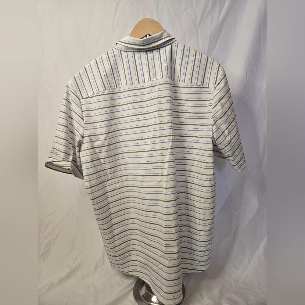 George Men’s Classic Fit Short Sleeve Button-Down Shirt Size Large - Picture 4 of 6